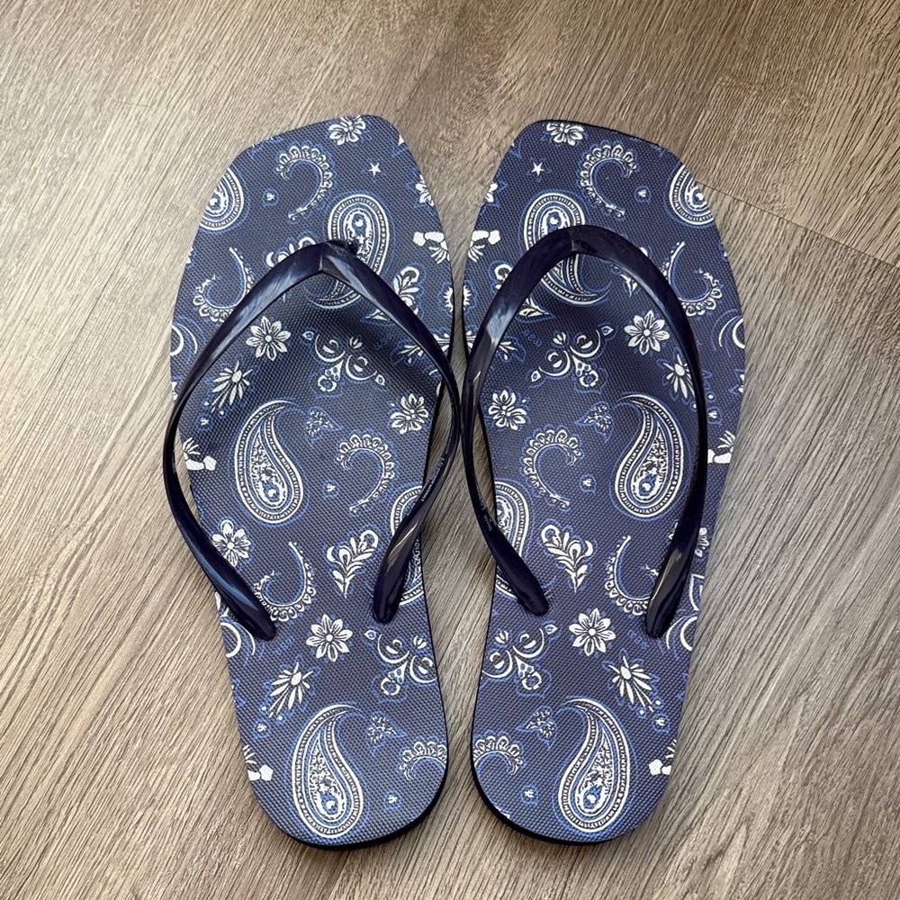 Shade & Shore Navy Paisley Thong Sandals
